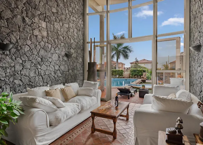 Karat Kanaria Villa *